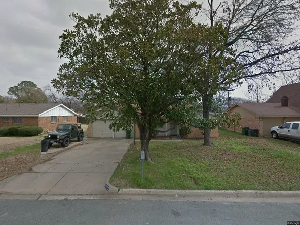 1352 Simpson Dr, Hurst, TX 76053