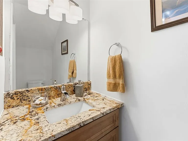 105 E Davis Blvd #B — Photo 36