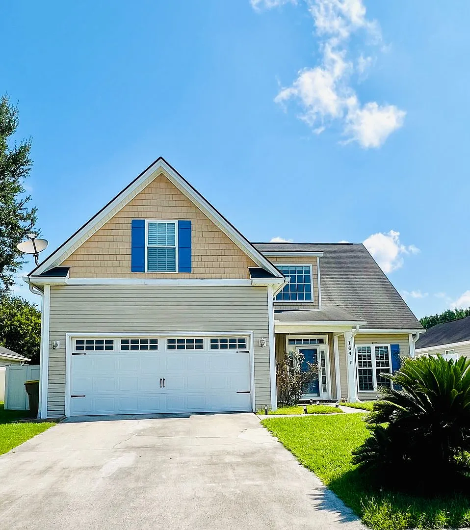 4 bed 2.5 bath home! — Photo 2