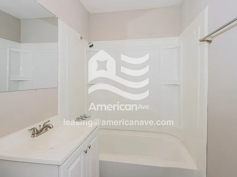 1825287_008_wm_-_main_bathroom_13187288.jpg