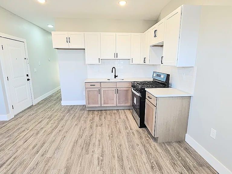 1st image of 101 Fabyan Pl #2A