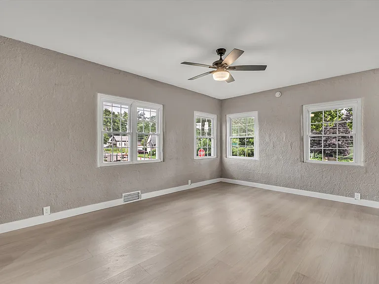 1708 Woodland Ave — Photo 11