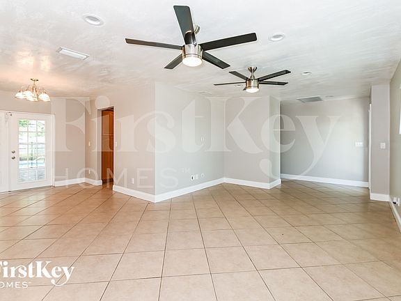 2nd image of 528 SE 17th Ave