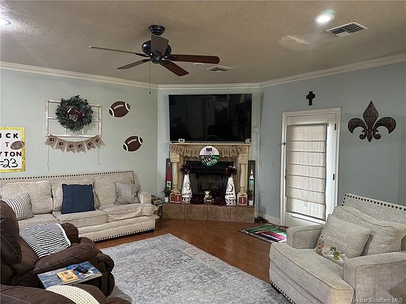 2nd image of 1423 Acadian Dr