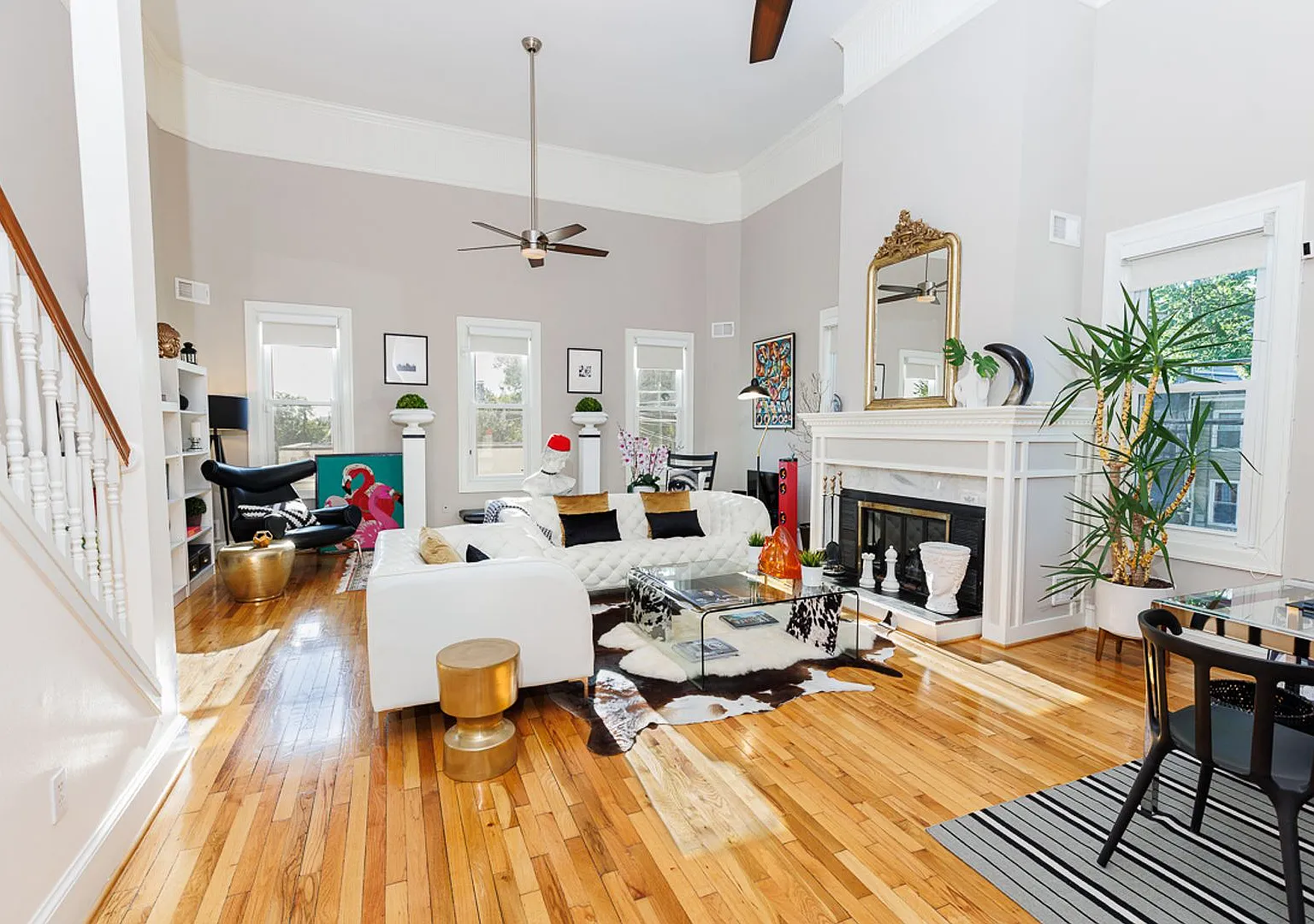 Luxury Three Bed, Two Plus Half Bath with Private Parking Rental Home — Photo 4