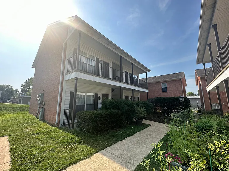 313 E Lampkin St #8 — Photo 2