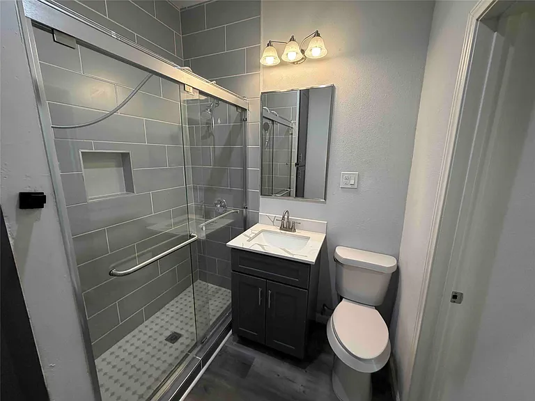 2404 Burkett St — Photo 15