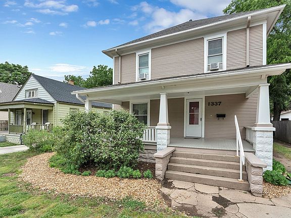 3rd image of 1337 N Wellington Pl