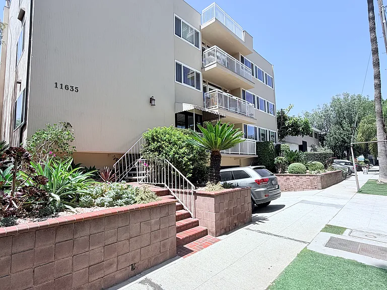 11635 Mayfield Ave #2 — Photo 2