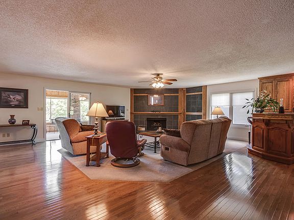5th image of 319 Chuniloti Cir