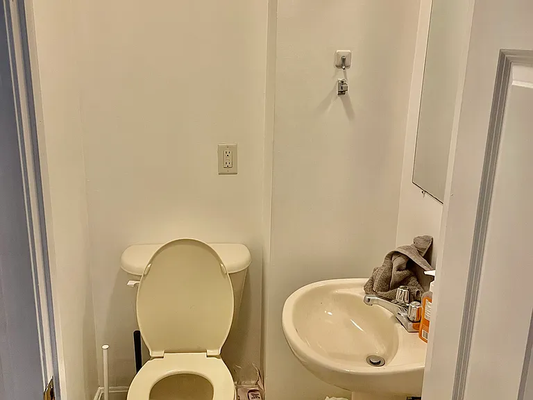 24 Lawn St — Photo 10