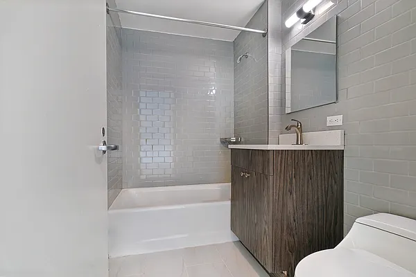 Bathroom, photo 1