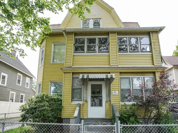74 Crystal Ave Floor 3, Springfield, MA 01108