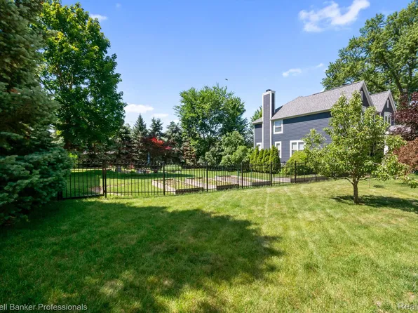 935 Simpson St, Plymouth, MI 48170
