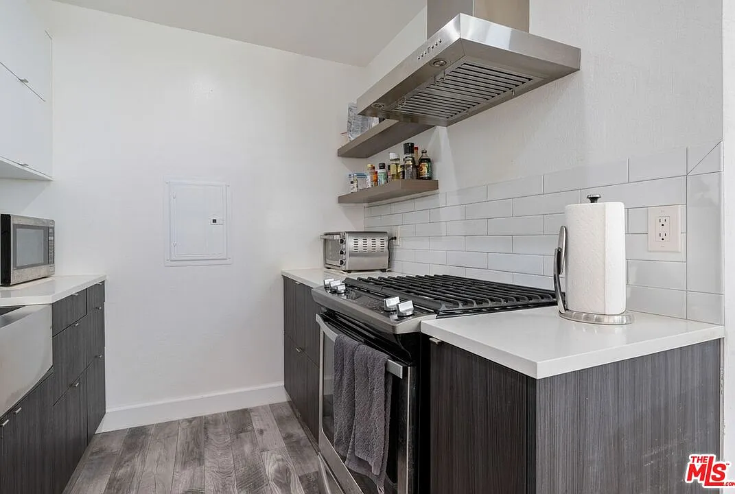 1 bed, 2.0 bath, 823 sqft, $2,999 — Photo 4