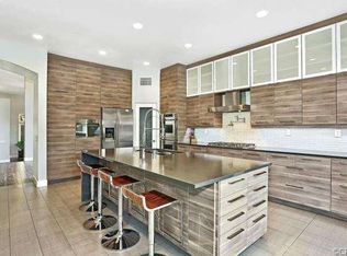 857 S Canyon Mist Ln, Anaheim, CA 92808