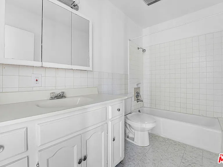 7139 Hawthorn Ave #3 — Photo 8