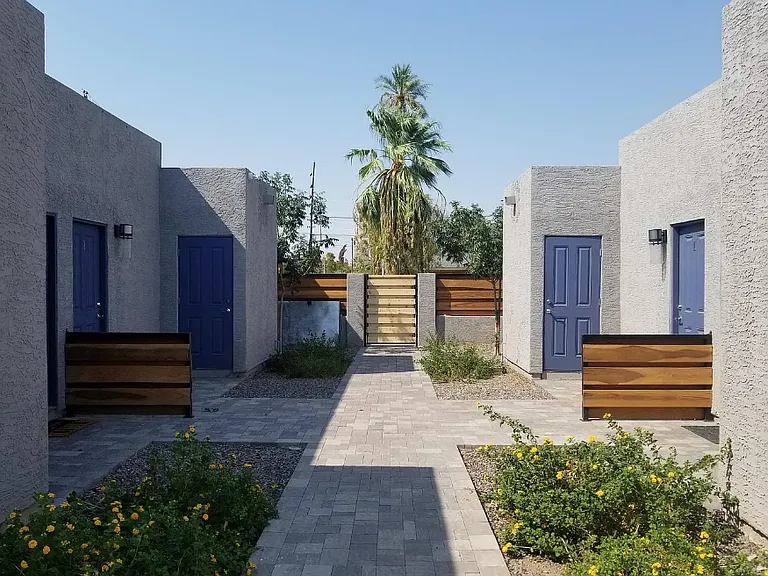 Roma Village Apartments — Photo 1