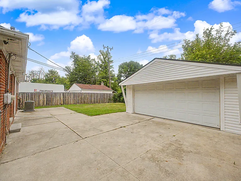 8108 Whitefield St — Photo 27