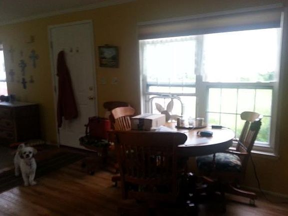 Kitchen eating area