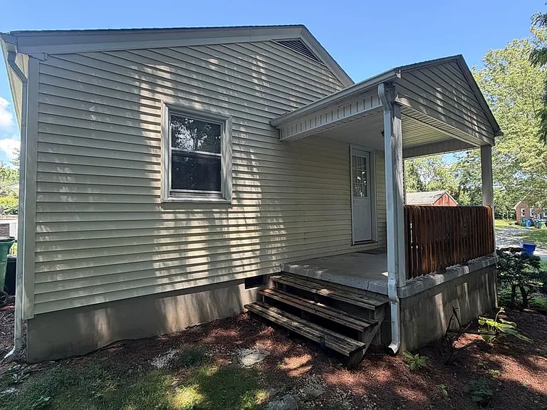 1003 Montgomery St — Photo 3