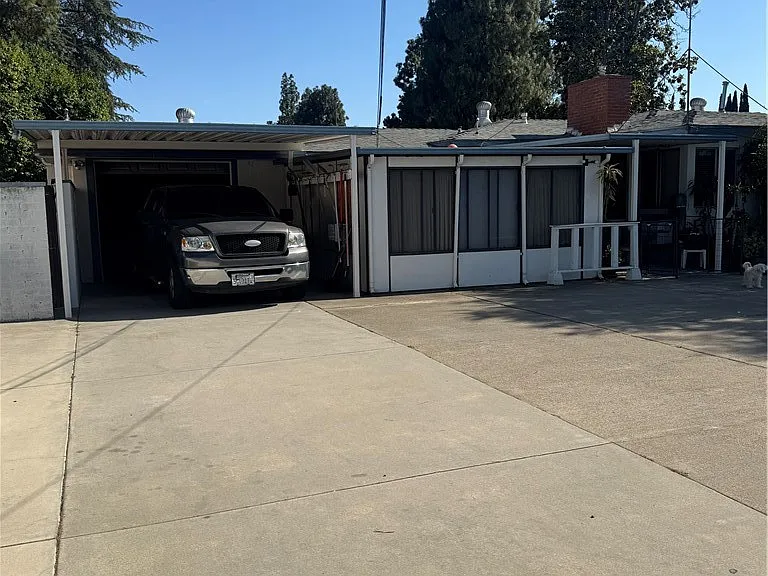 2011 E Orange Grove Ave — Photo 4