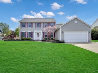 4179 Foxwood Ln, Williamsville, NY 14221