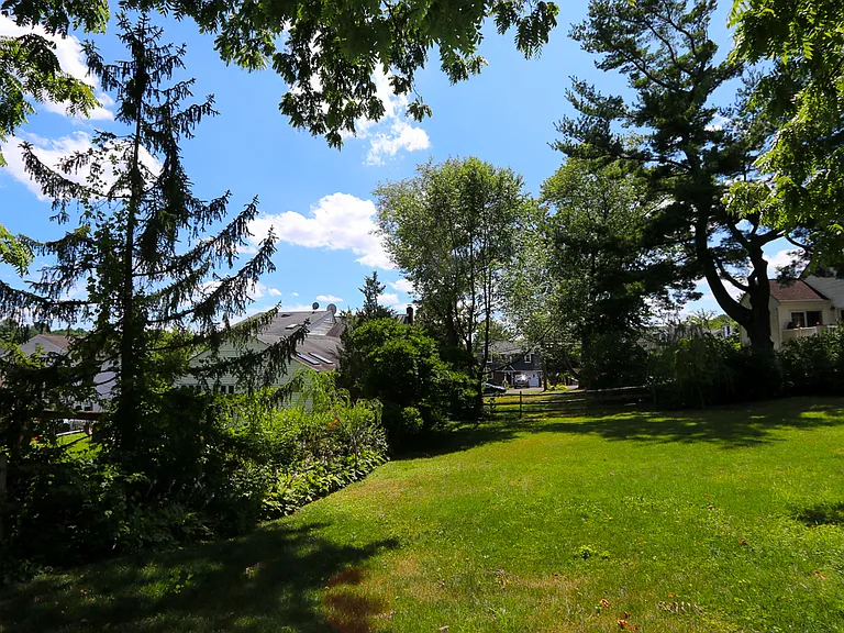 Spacious rear yard