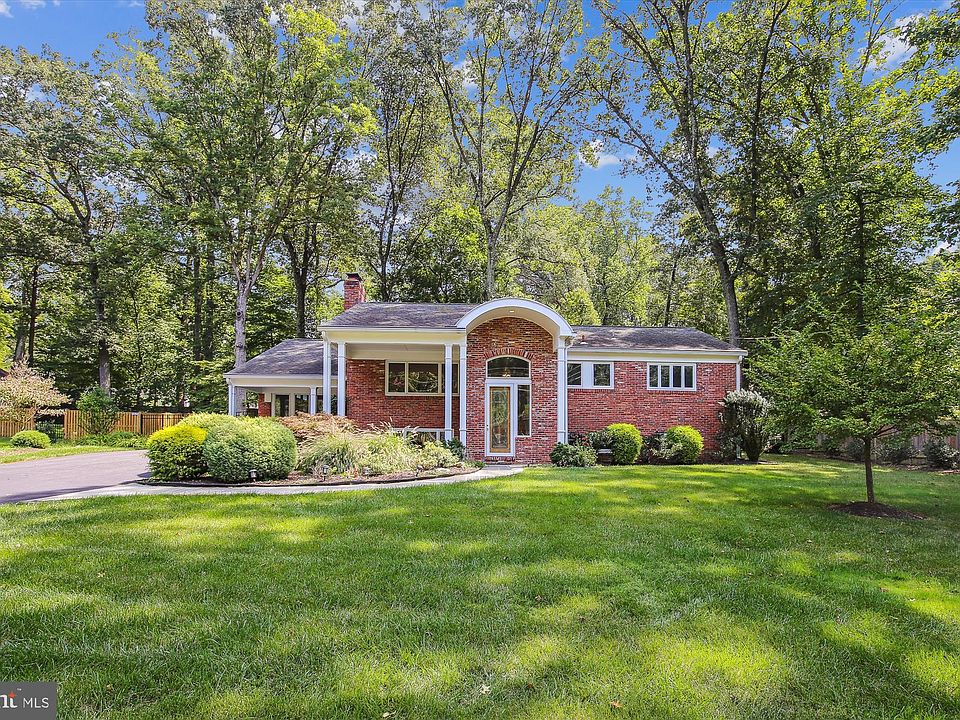 1st image of 2441 Luckett Ave