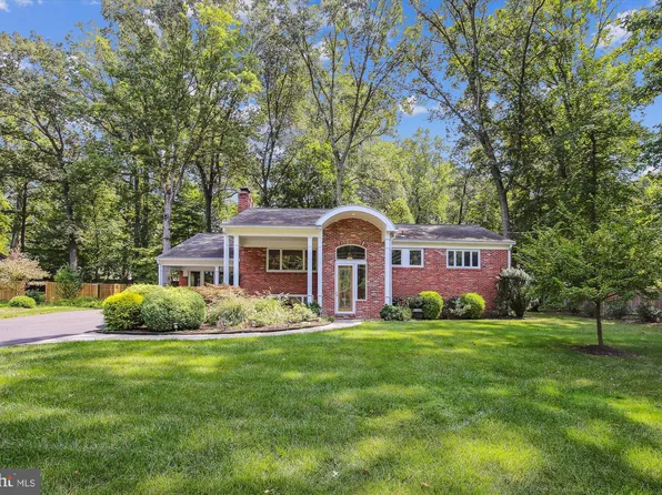 2441 Luckett Ave, Vienna, VA 22180