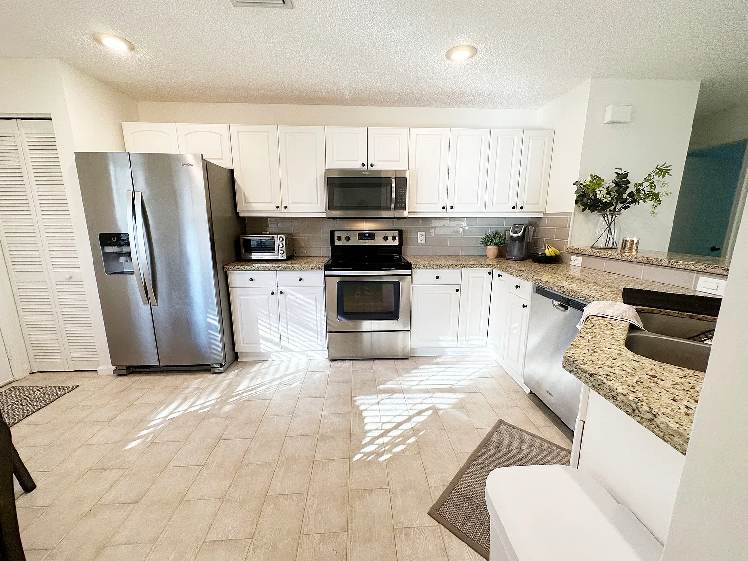 1155 E Lancewood Pl — Photo 3