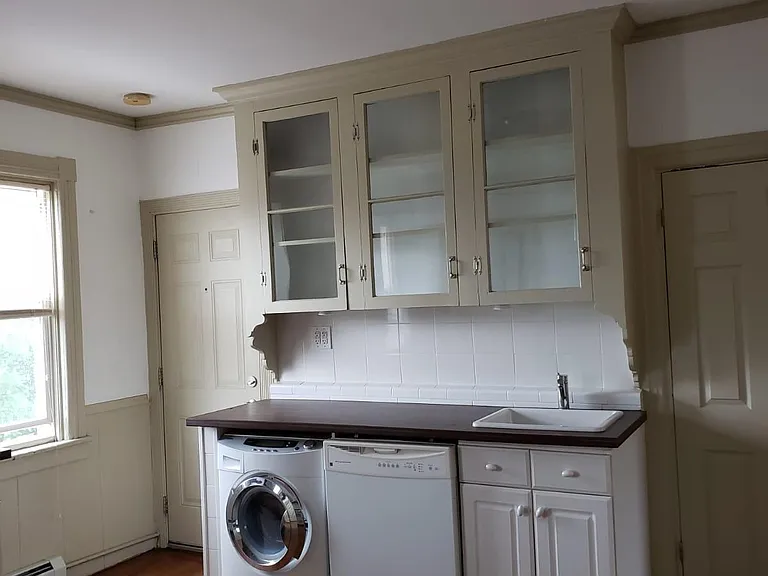 240 Valley St #3 — Photo 2