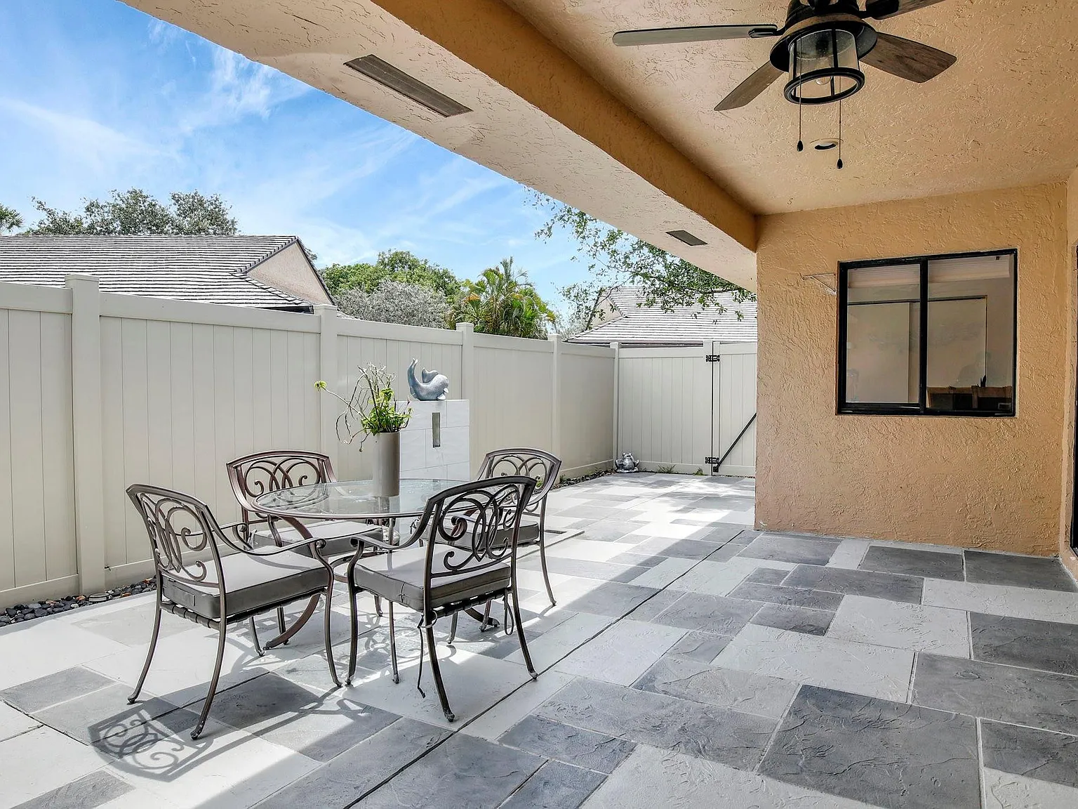 3 bed, 2.0 bath, 1536 sqft, $3,300 — Photo 4
