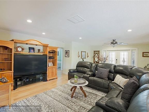 4th image of 4300 NE 22nd Ave
