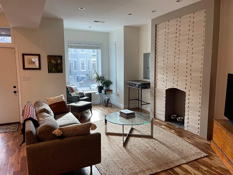 40 Q St NE #A — Photo 4