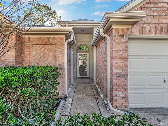 4th image of 3812 Westfield Dr