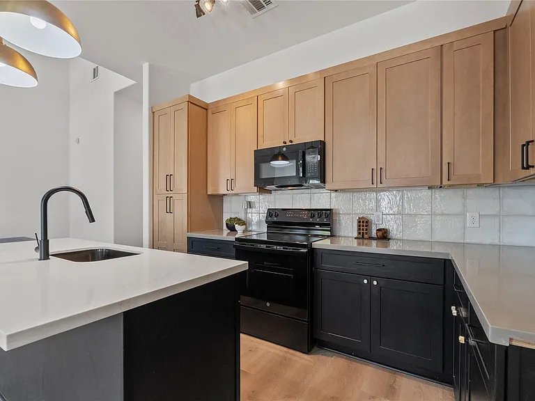 4214 Clover St — Photo 13