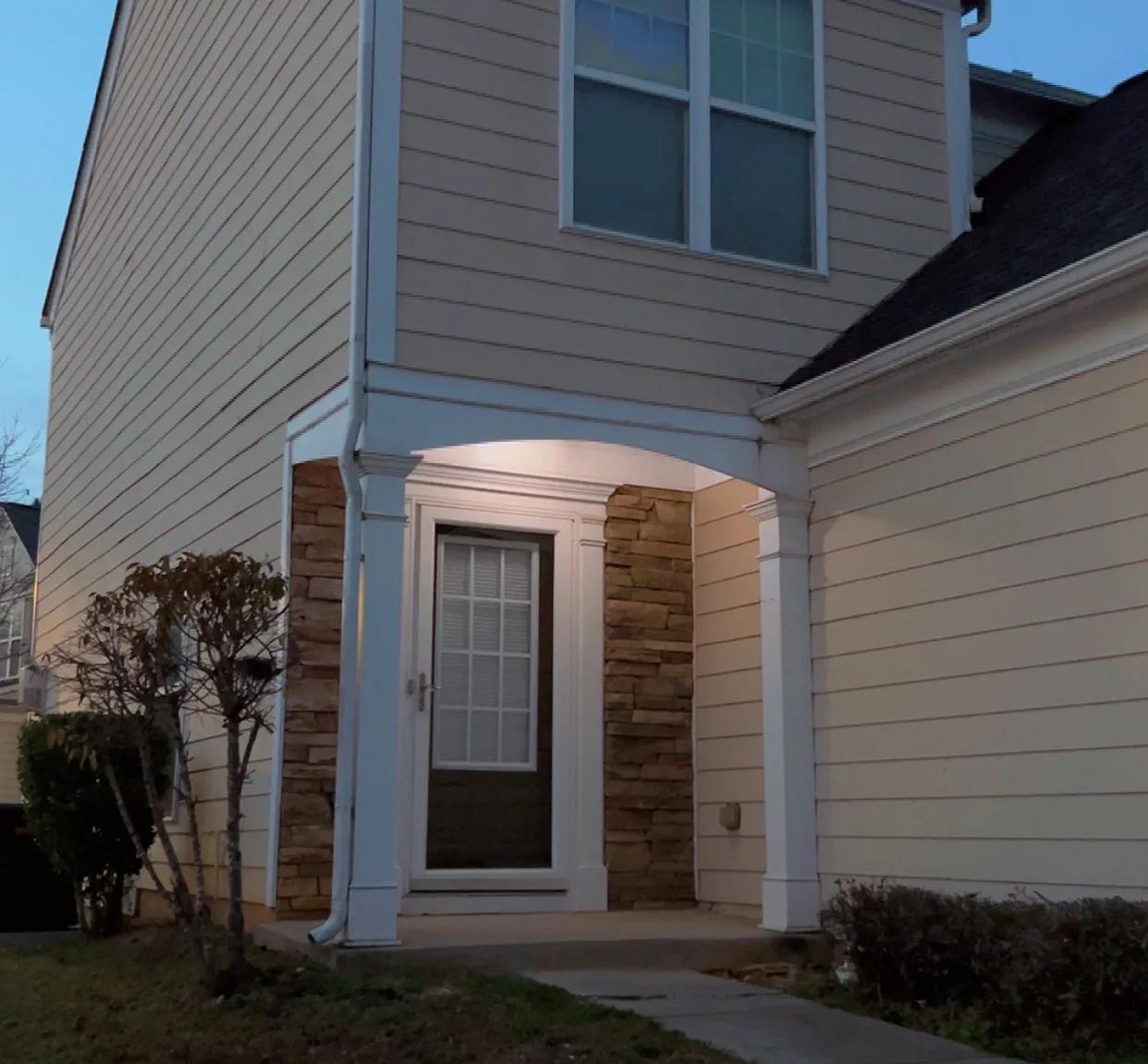 3 bed, 2.5 bath, 1376 sqft, $2,000 — Photo 4