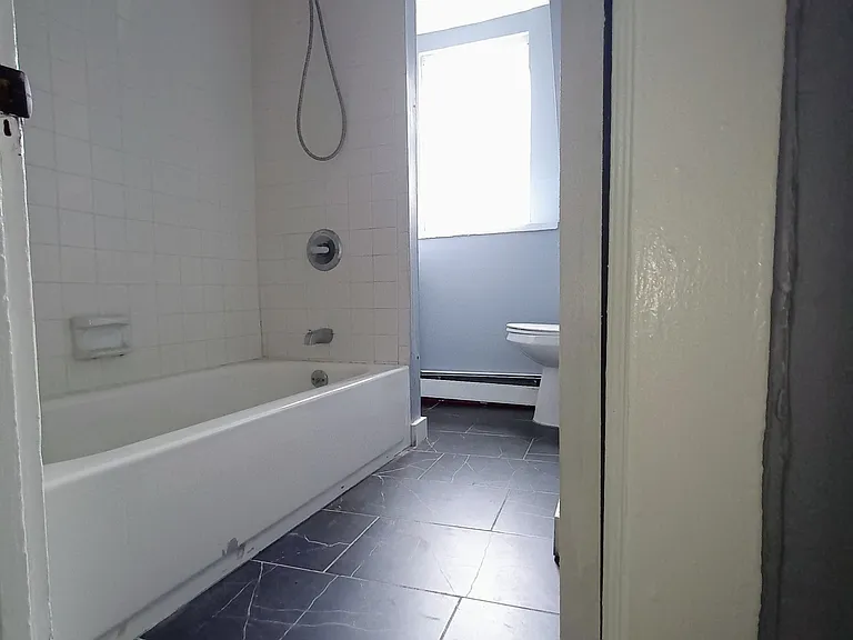 166 Ridgewood Ave — Photo 3