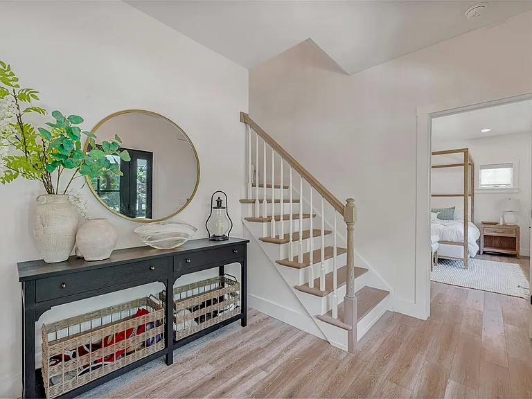 1095 Ryder Farm Ln — Photo 3