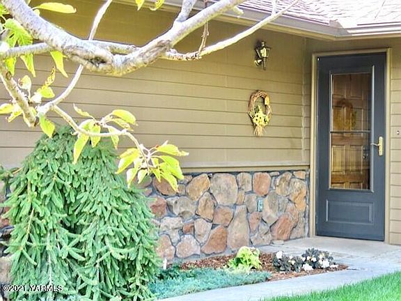 Newer carpet sets off the living room