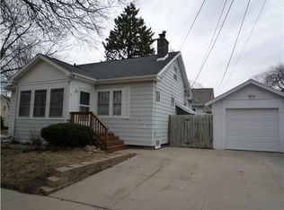 330 24th St NE, Cedar Rapids, IA 52402