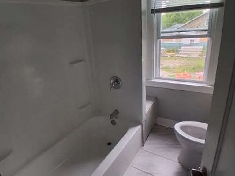 695 Algonquin St — Photo 15