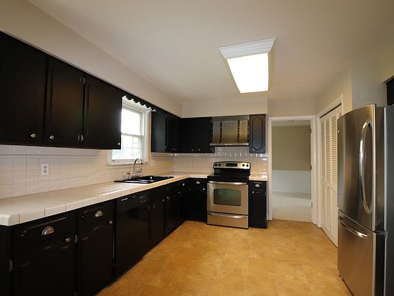 5th image of 2913 W Gilbert Ave