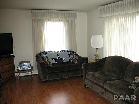 3rd image of 800 E Washington St