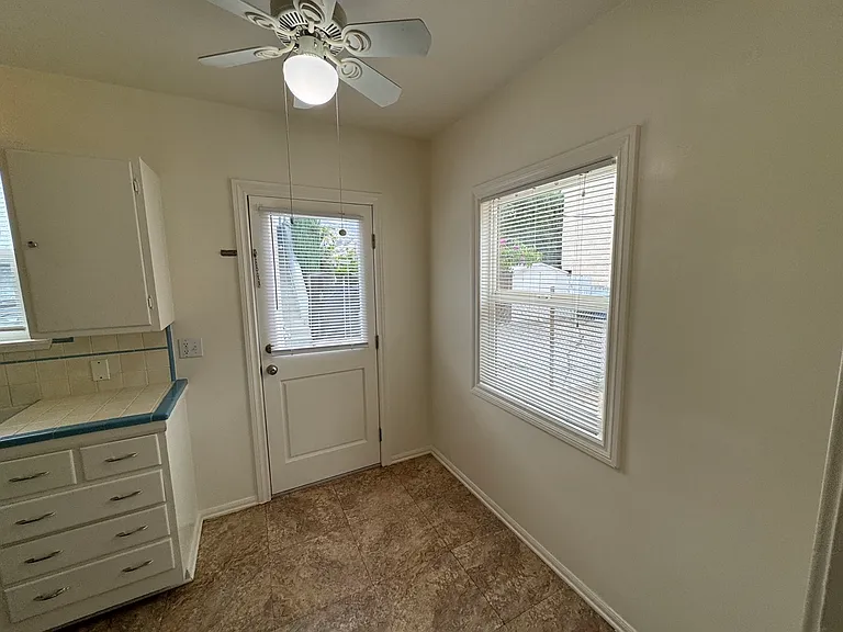 2014 N Parish Pl #2018 — Photo 16