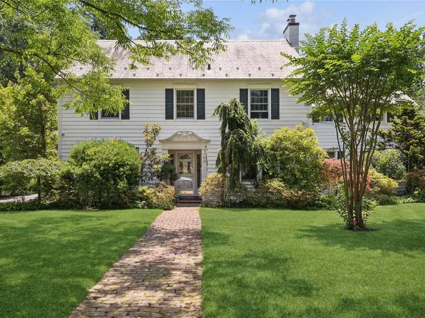 4 Summit Avenue, East Williston, NY 11596