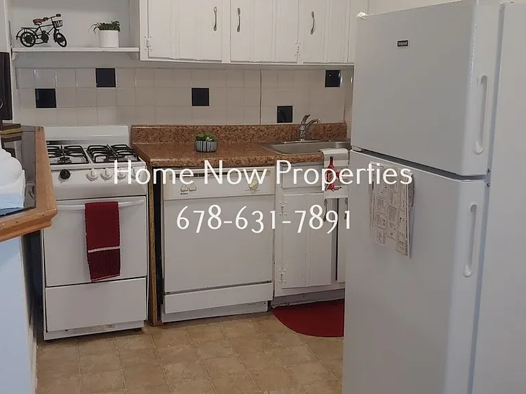 Maple Place Apartments — Photo 30