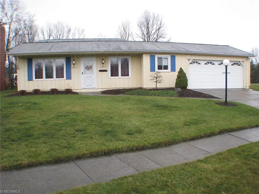 20290 Applewood Ln photo 1