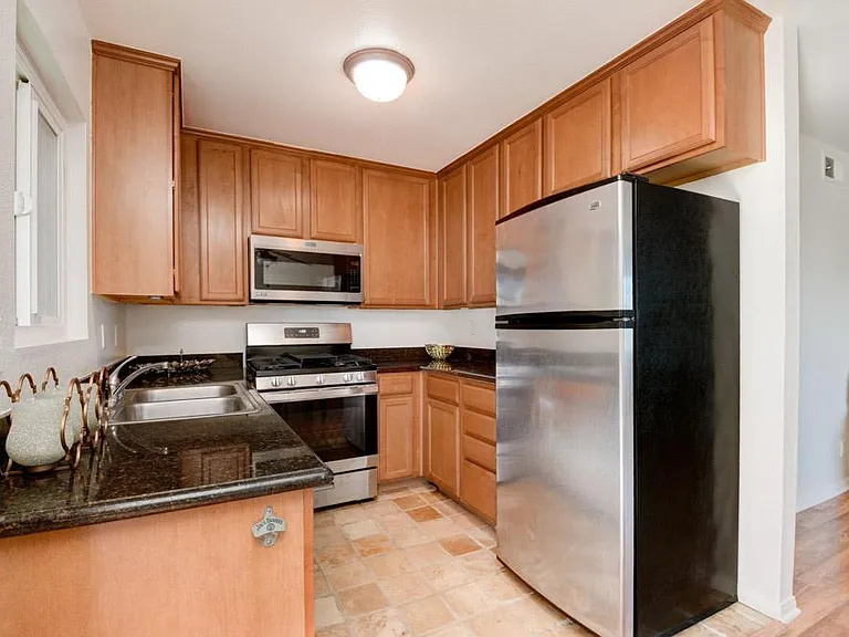 526 Calle Montecito — Photo 17